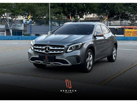 MERCEDES-BENZ GLA 200 1.6 CGI FLEX ADVANCE 7G-DCT